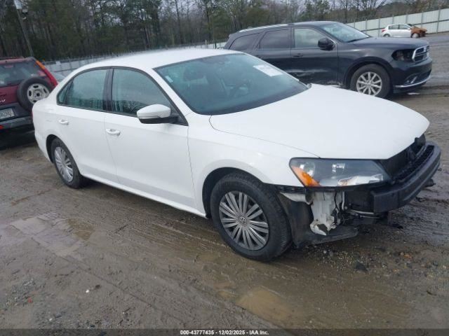 PASSAT 2015 Glove Box 4936879