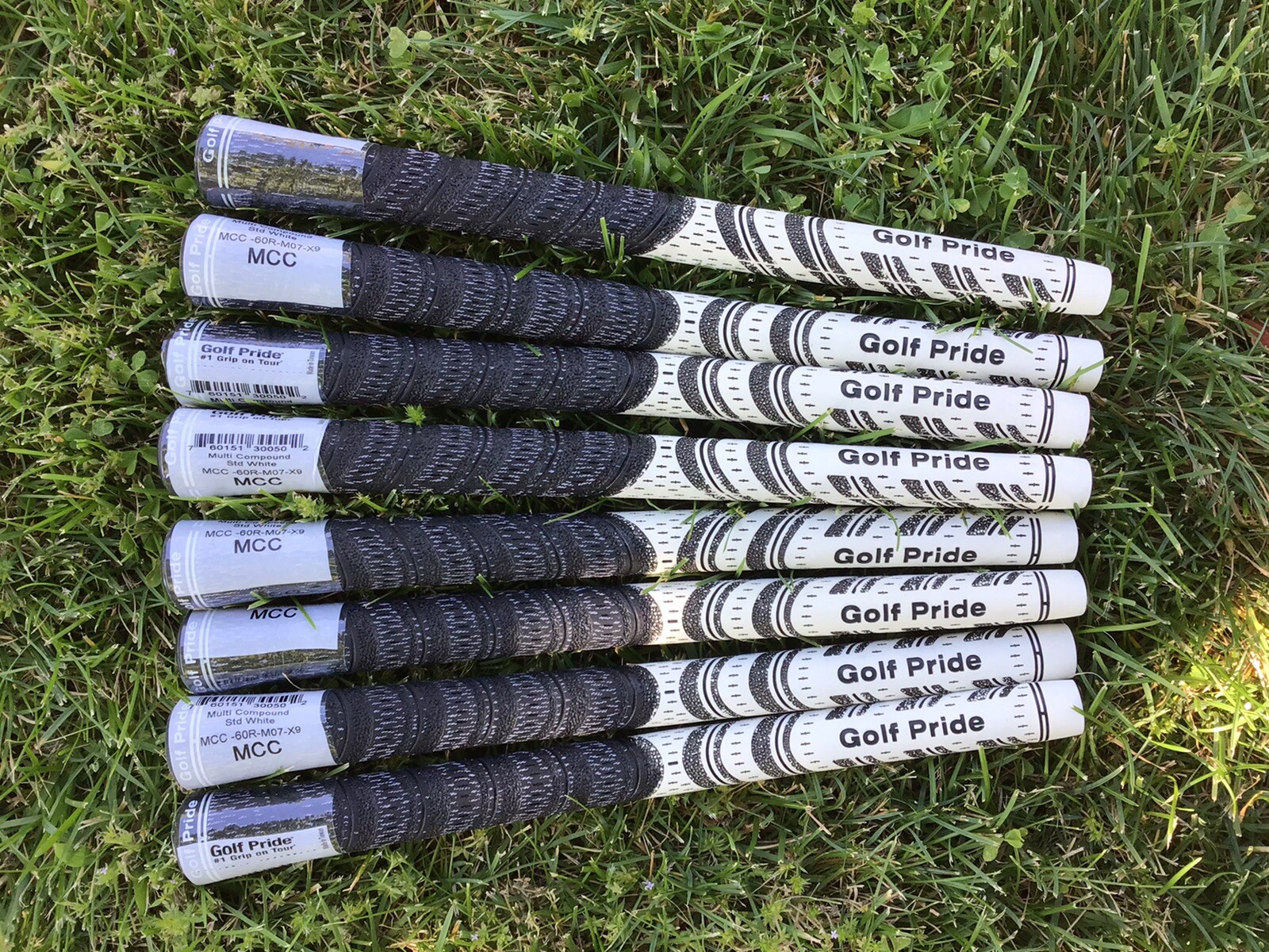 SET OF 8 Golf Pride Standard Decade Multi-Compound Grip - White/Black