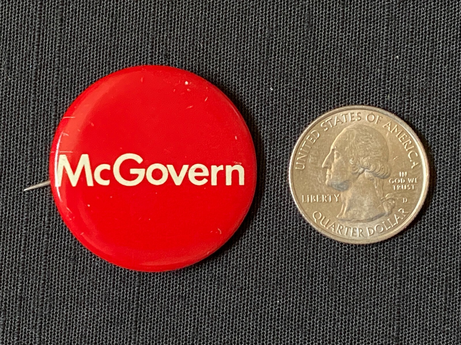 Button 1972 McGovern Red (A1) - Vintage