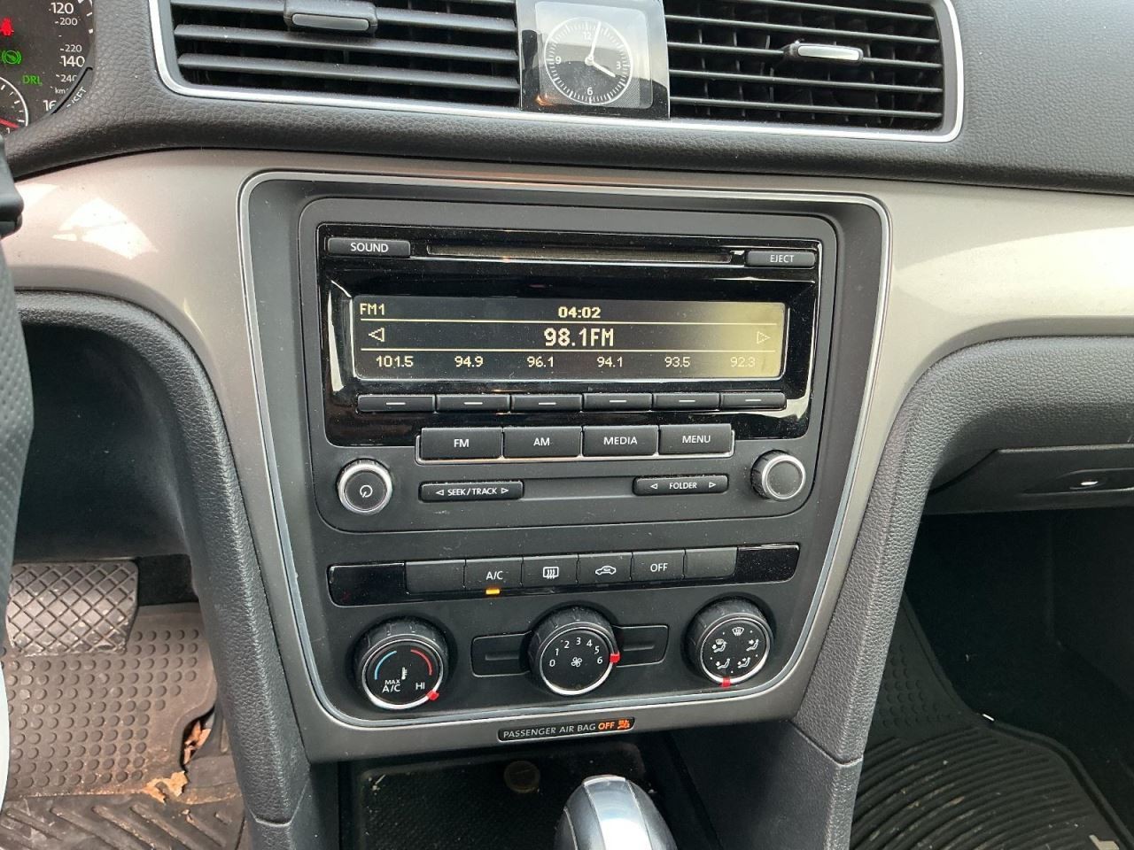 PASSAT 2015 Glove Box 4936879