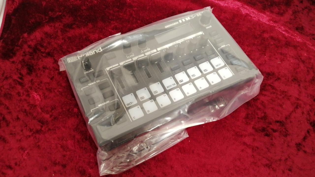 Roland MC-101 GROOVEBOX AIRA Compact Music Production Workstation Very Good