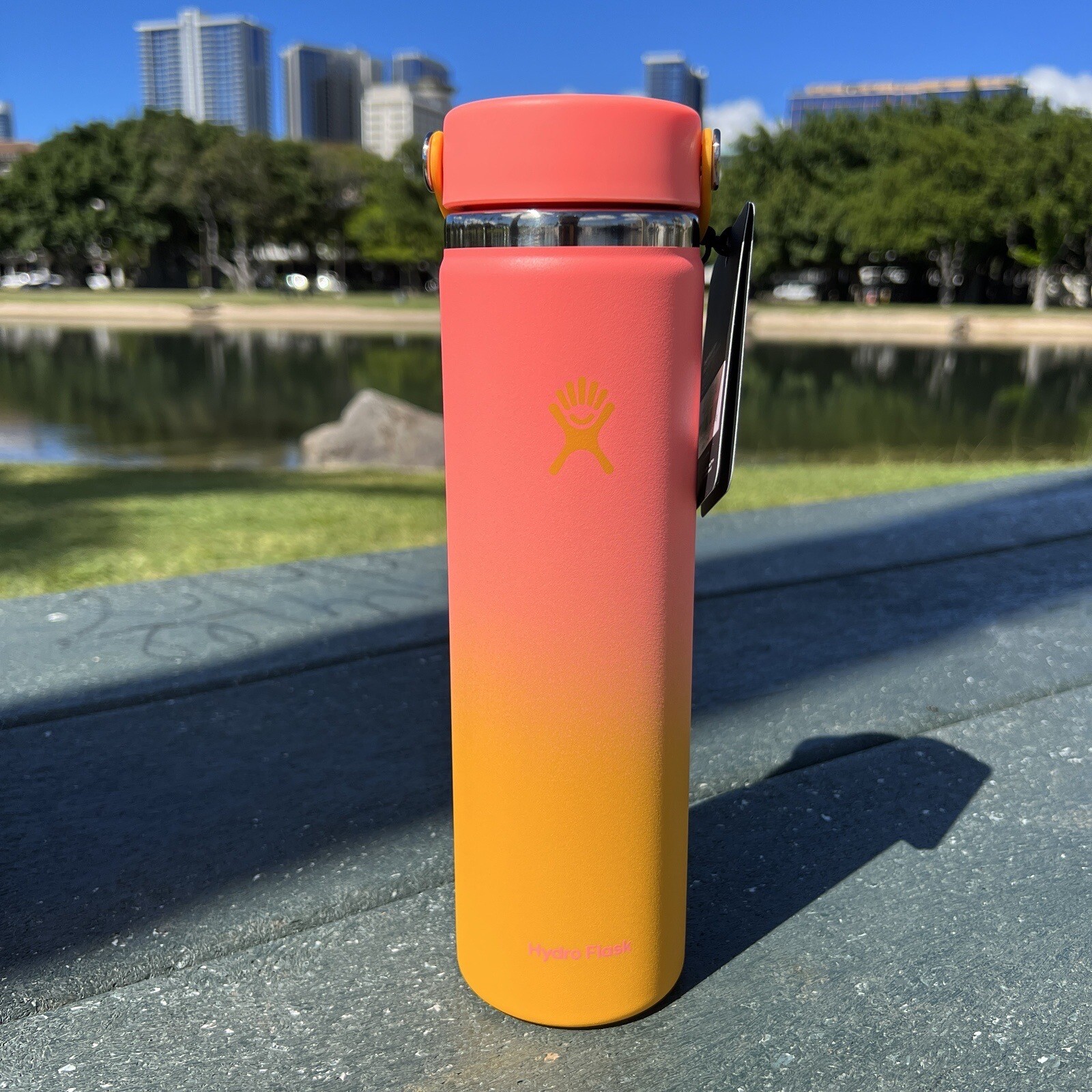 Hydro Flask 24 oz 710 ml Hawaii Limited Edition Hibiscus Ombré Sunset Gym Urban
