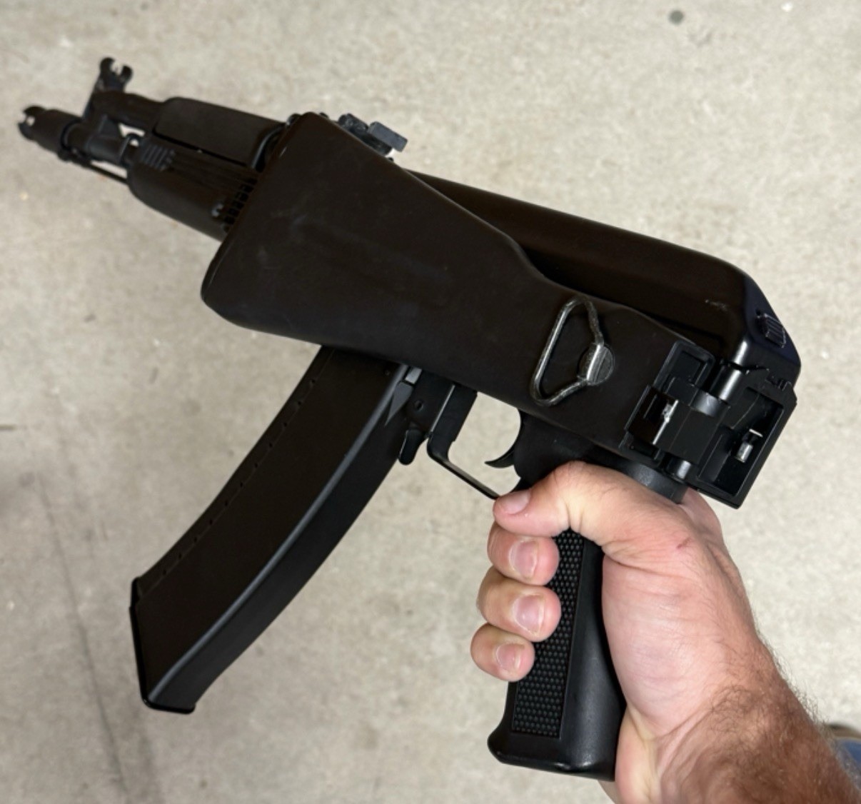 Airsoft Ak105 + 4 Mags + Battery - bundle! (Brand new!)