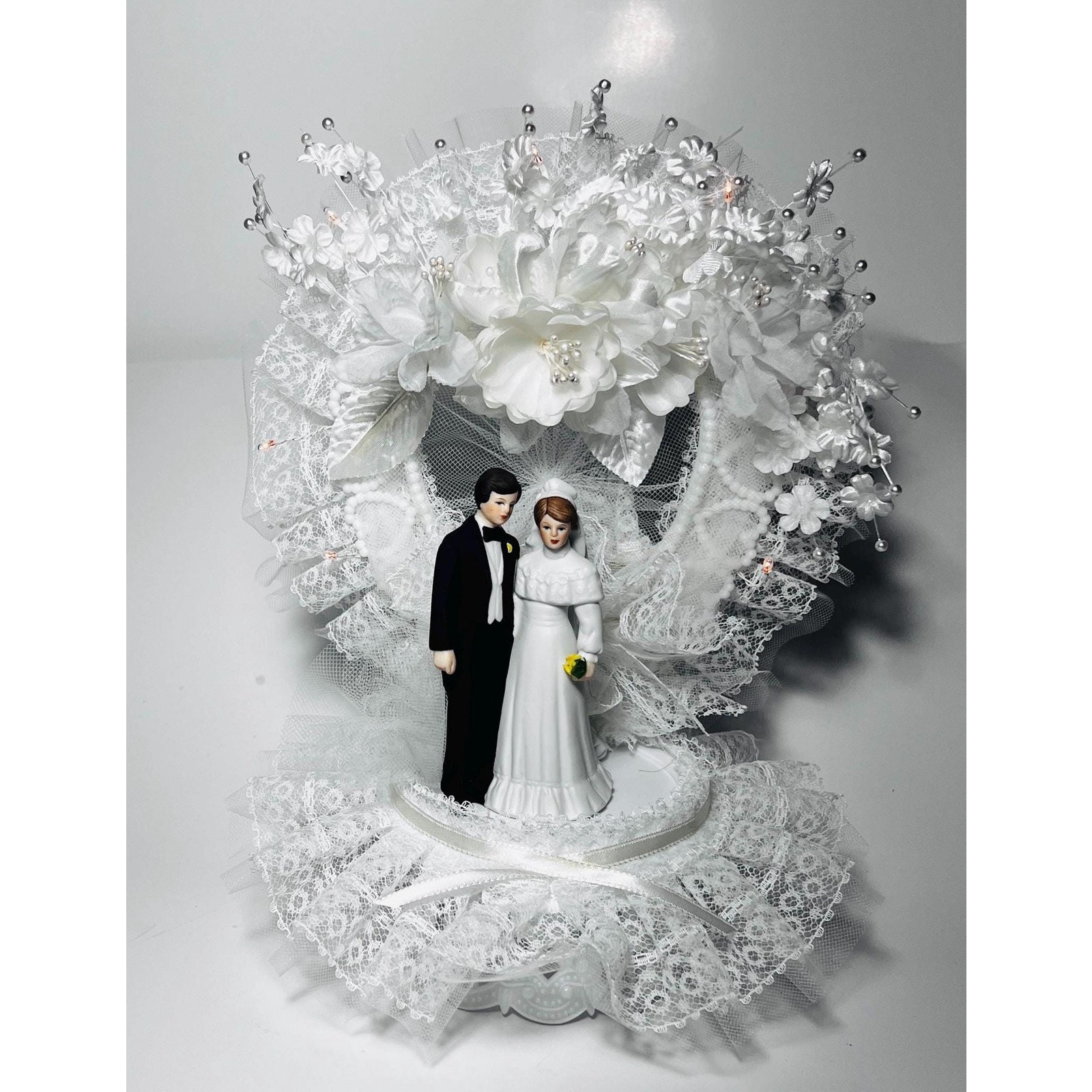 Wedding Cake Topper Heart shaped lite flowers and porcelain couple, New, 1980's