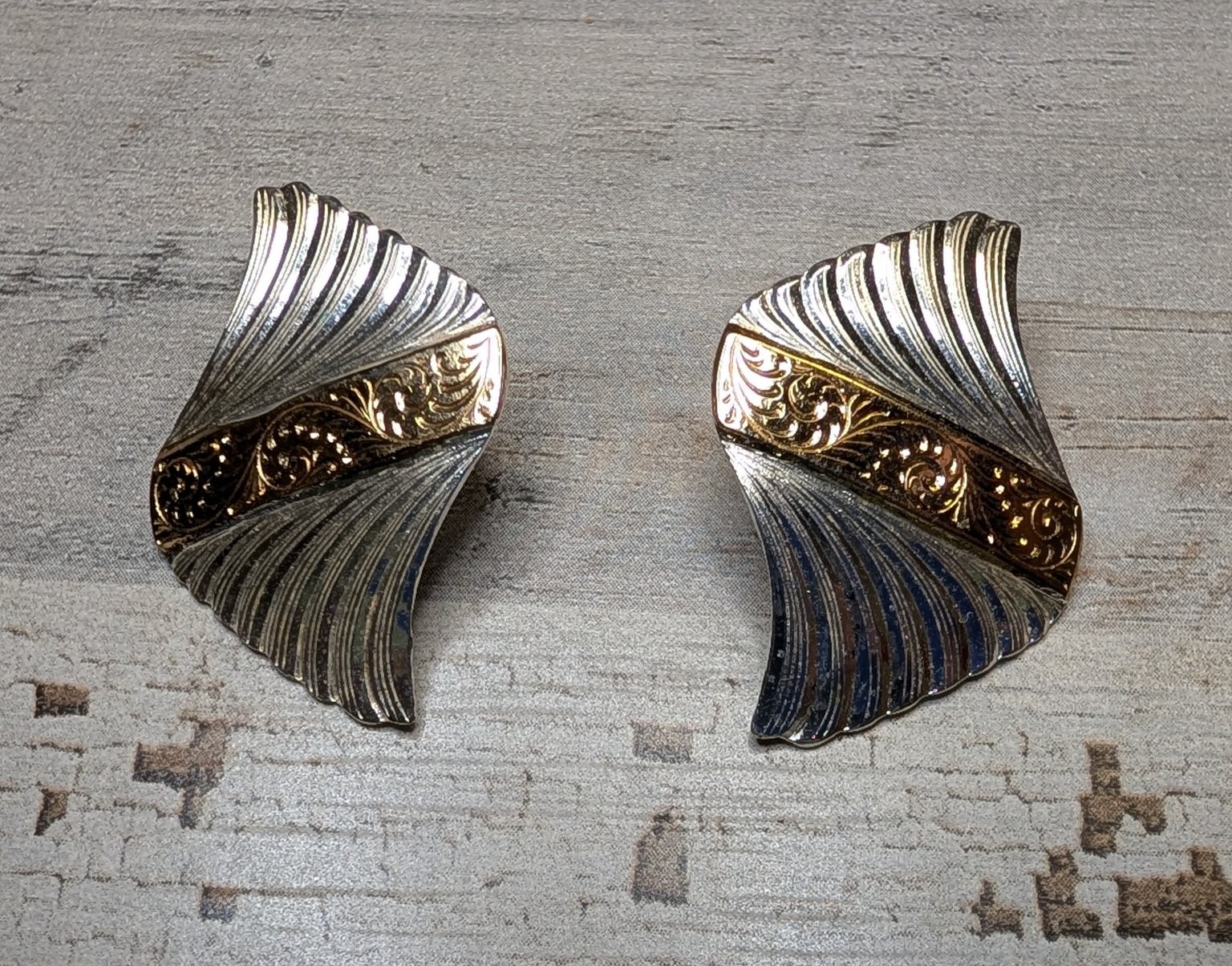 Vintage Two-Tone Silver Gold Tone Wavy Ribbed Stud Earrings Ornate Scrollwork