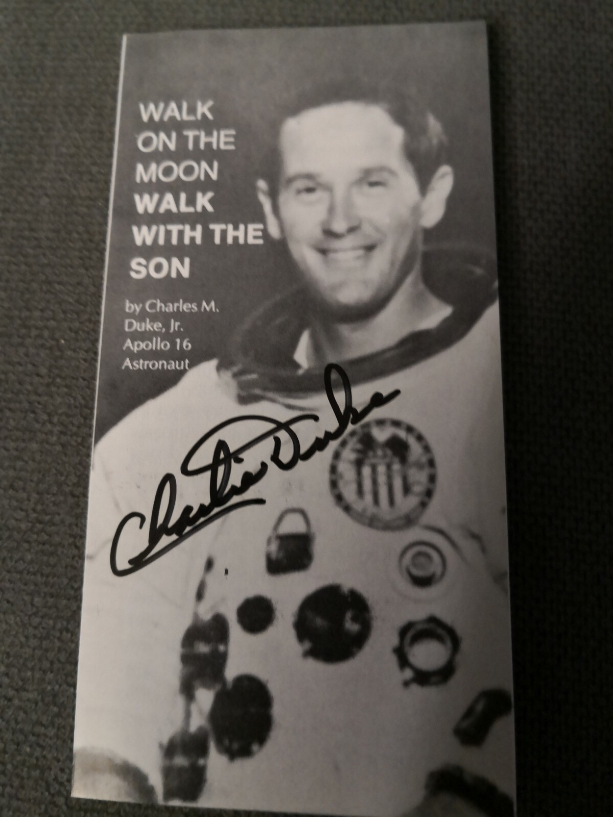 Charles Charlie Duke Signed Signature Apollo 16 Moonwalker Autograph Brochure