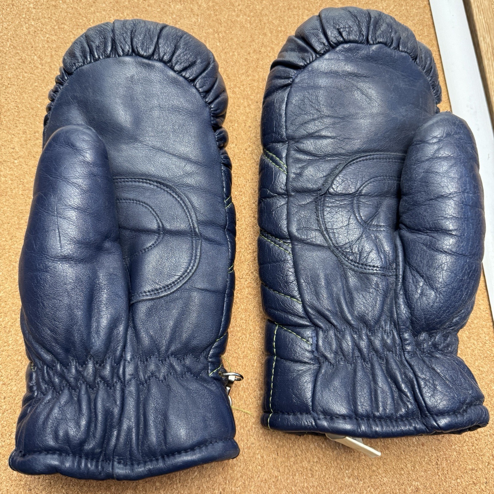 Aris mens snow gloves medium