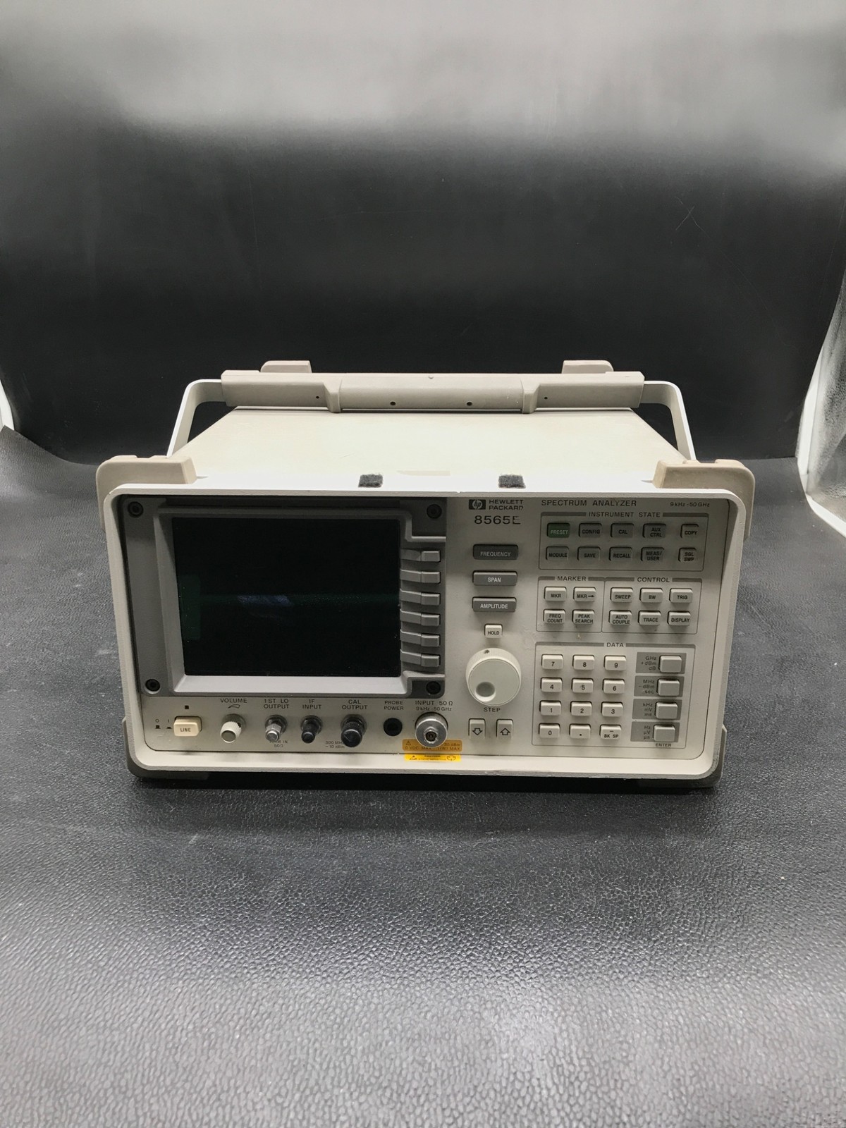 Hewlett-Packard 8565E Spectrum Analyzer 9kHz-50GHz USED