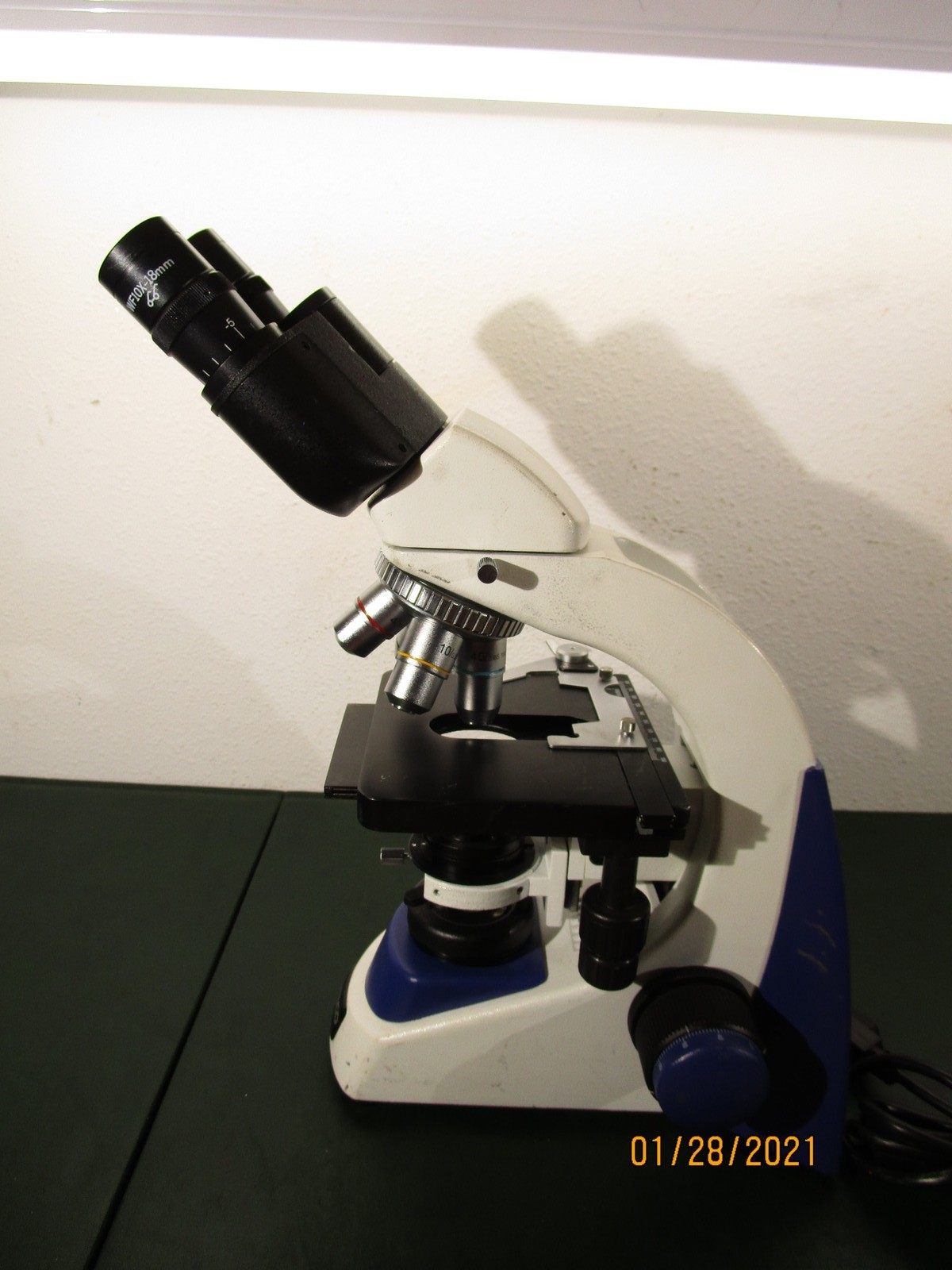 Unico G380 Microscope w Four Objectives