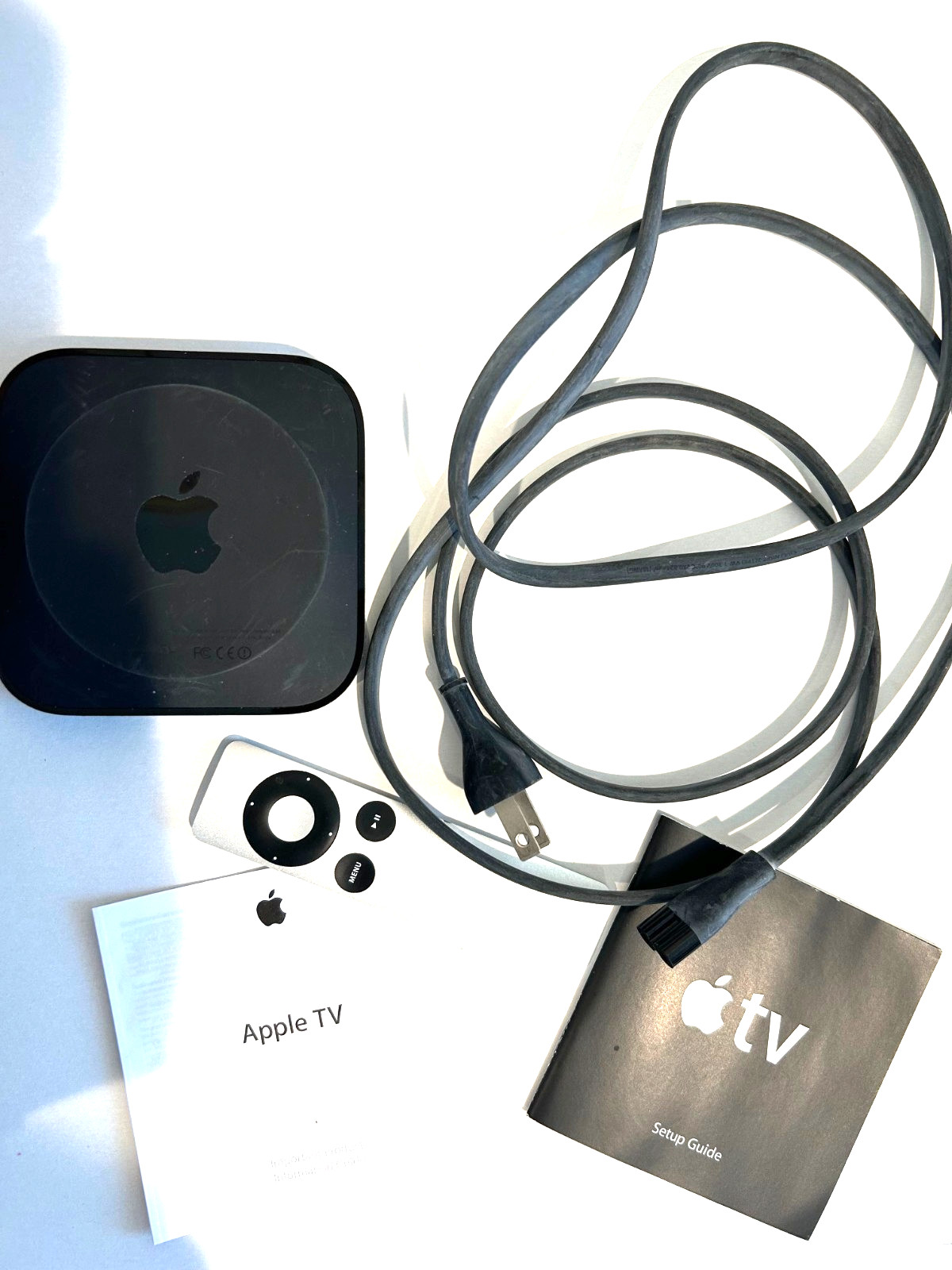 Apple TV A1427 Computer Streaming Includes Remote Power Cable MD199LL/A Black