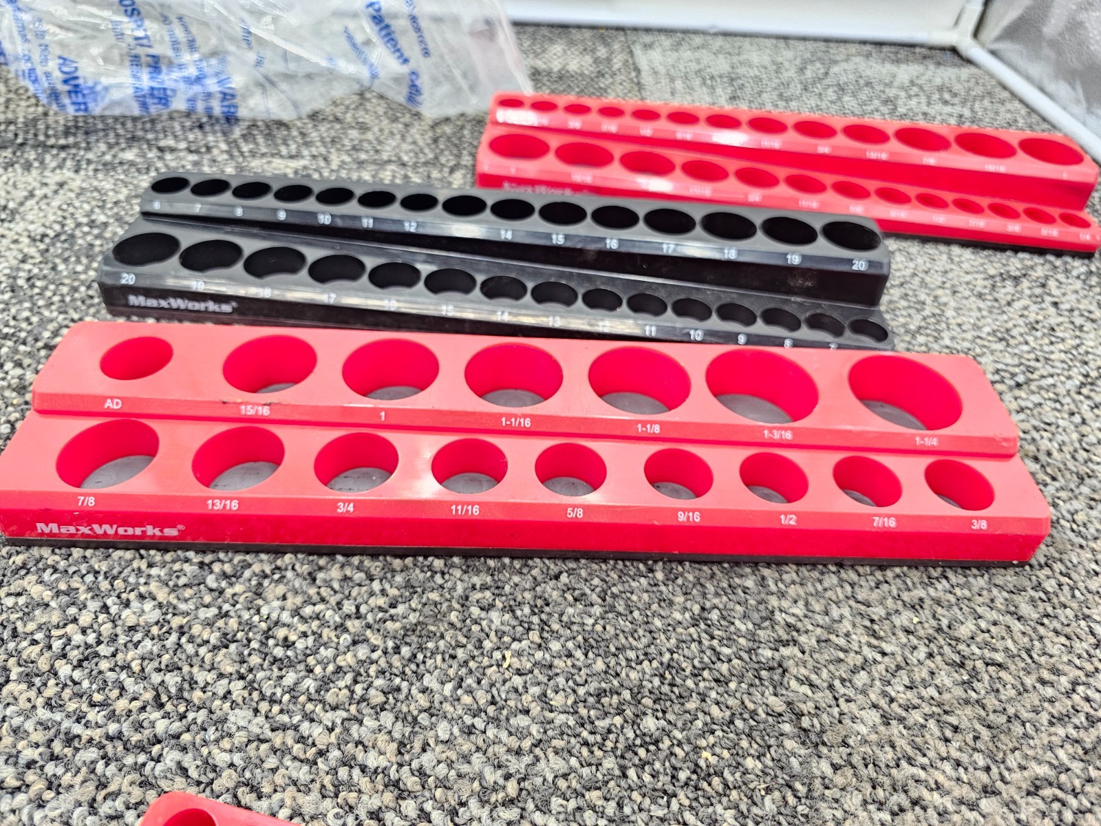 MaxWorks Magnetic Socket Organizer 4-Piece Red/Black For SAE & Metric Sockets