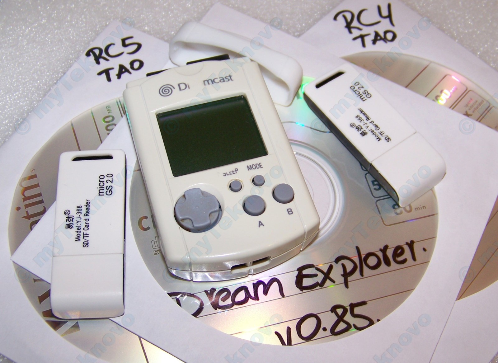 1x Dreamcast White VMU HKT-7000 + CAP + Dreamshell Disk Pack + USB PC Adapters