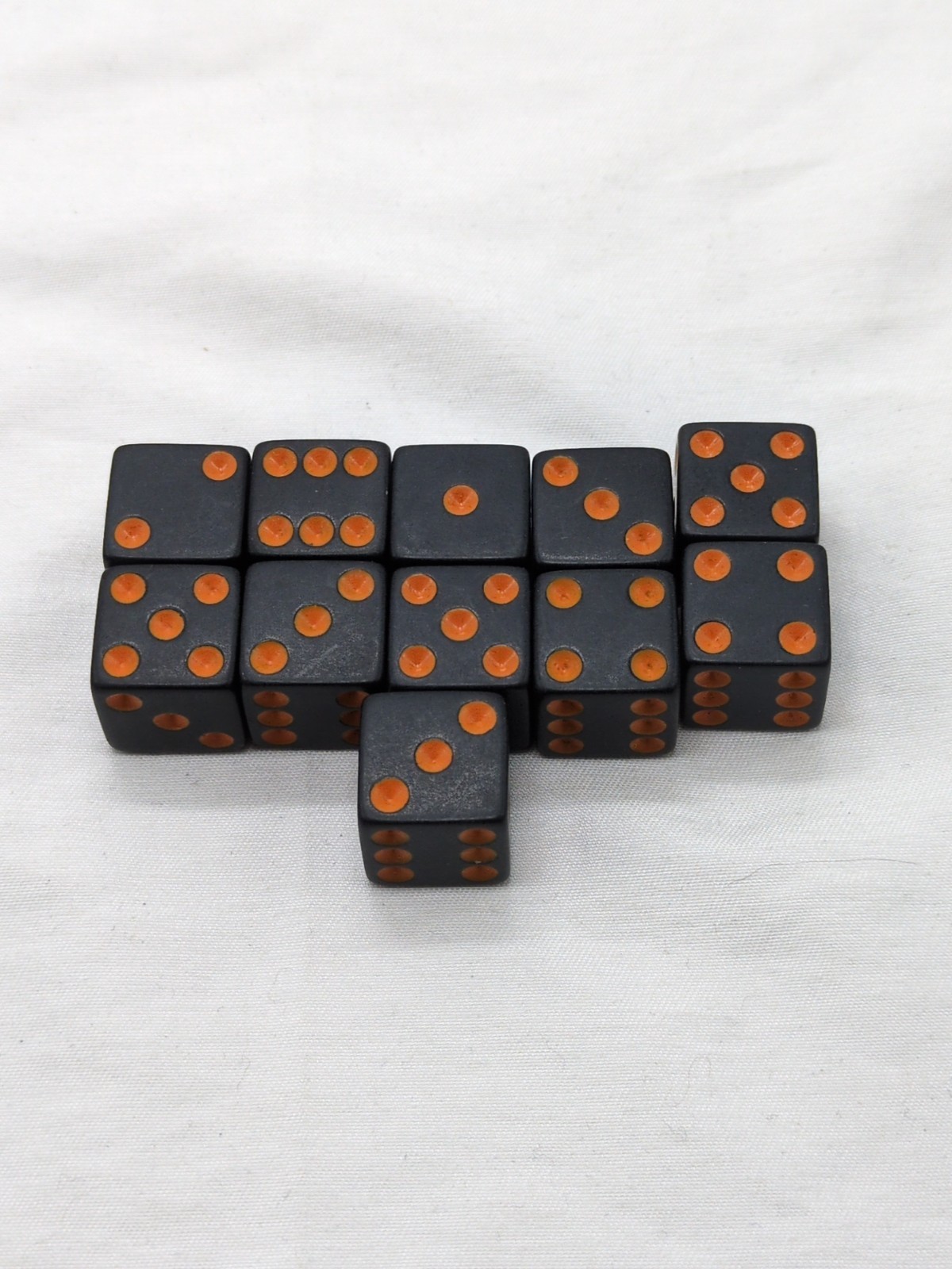 (21) Kill Team Red And Black Dice