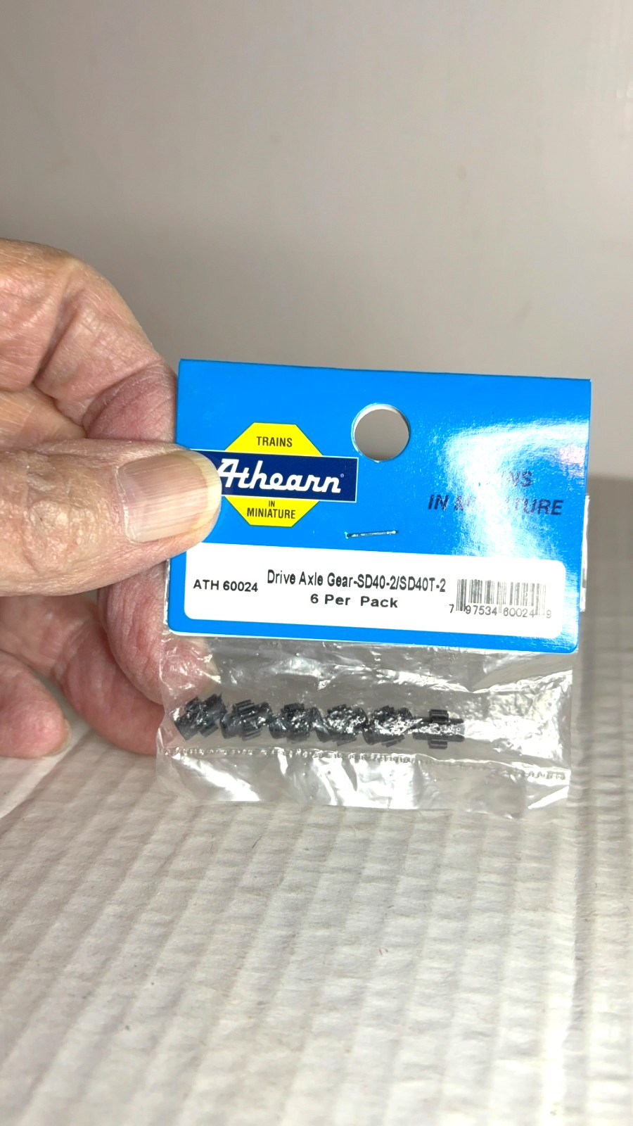 ATHEARN #60024  6 - pieces of Plastic Drive Axle Gear for SD-40-2 Kit  H.O. 1:87