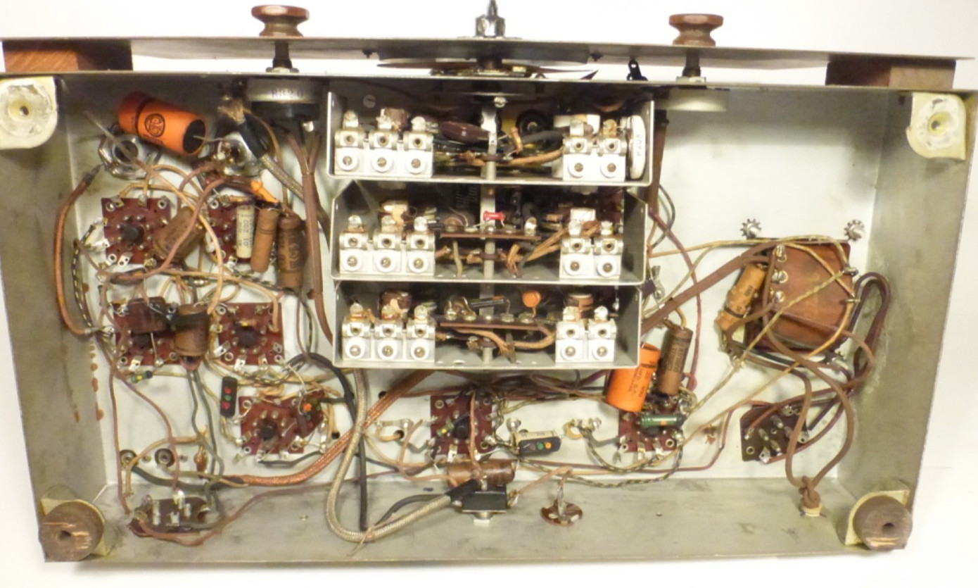 vIntage MIDWEST model 11-37 CHASSIS: GOOD TUNING, KNOBS, GRAPHIC, ALL 11 TUBES