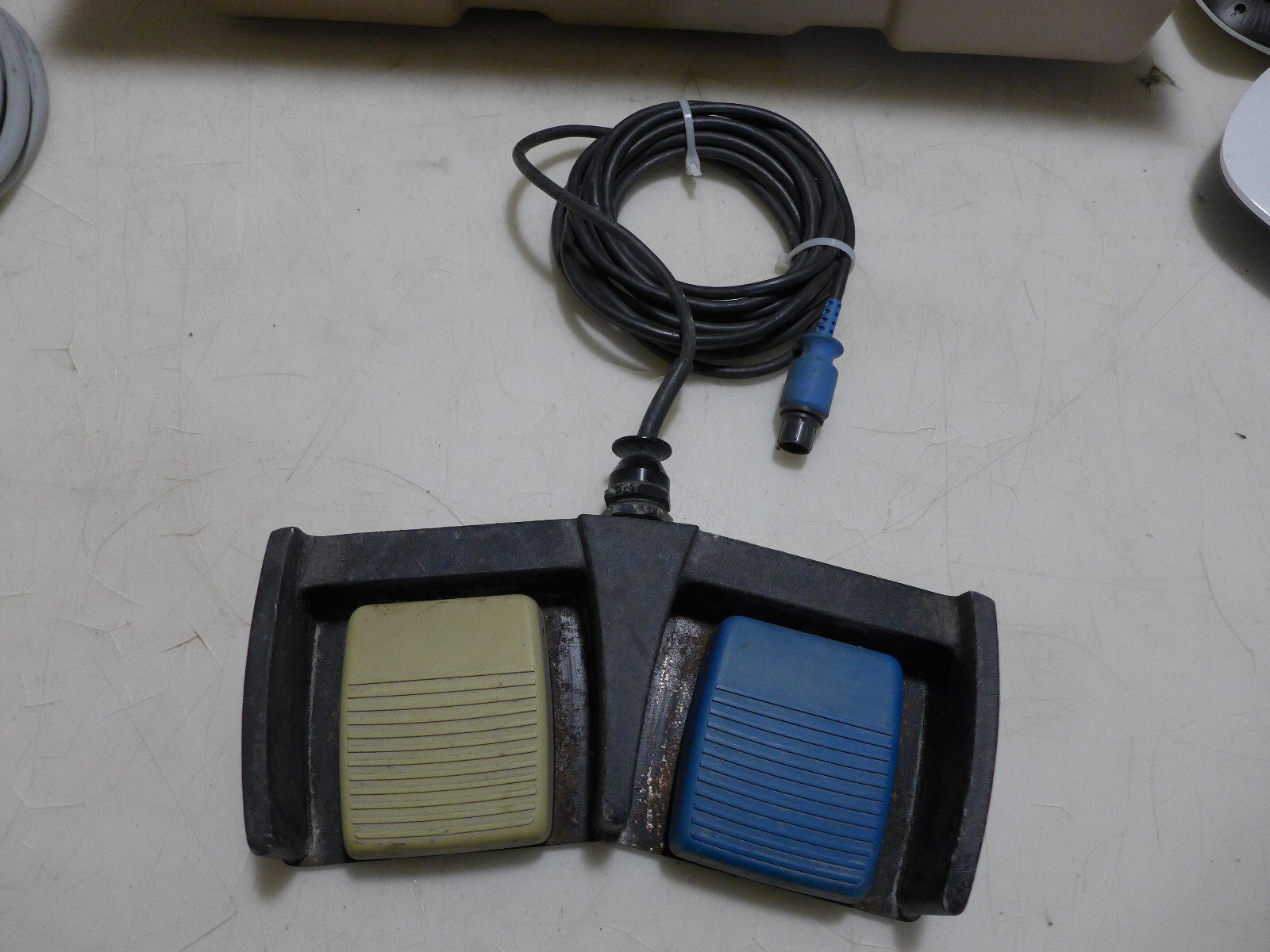 VALLYLAB 150-000-088 FOOT SWITCH FREE SHIPPING O79