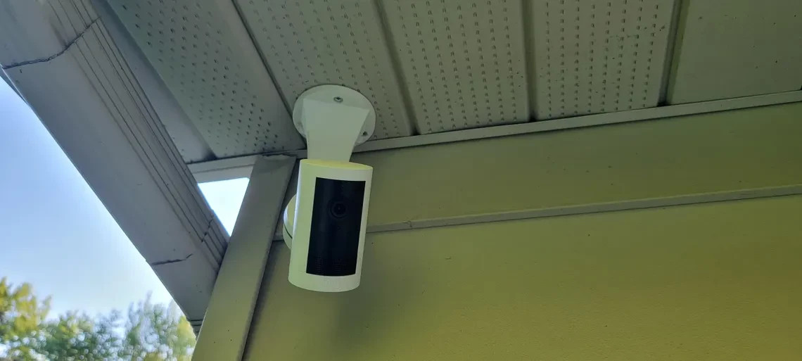 Ring Outdoor Cam Plus Multi-Use Mount Ceiling, Wall, under Eaves