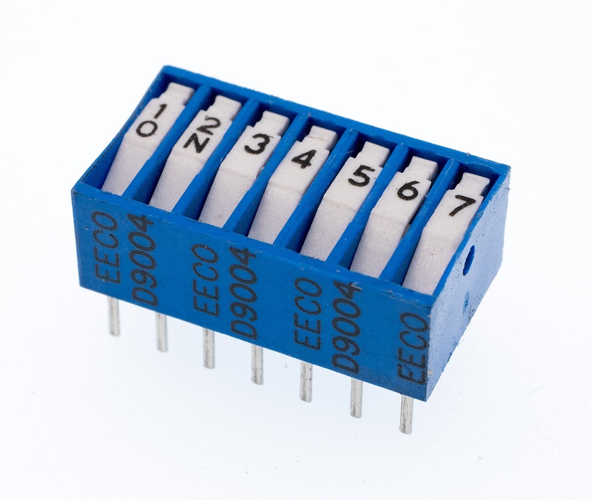 EECO D9004, 7 Position 14 Pin SPST Through-Hole DIP Switch, Lot of 5