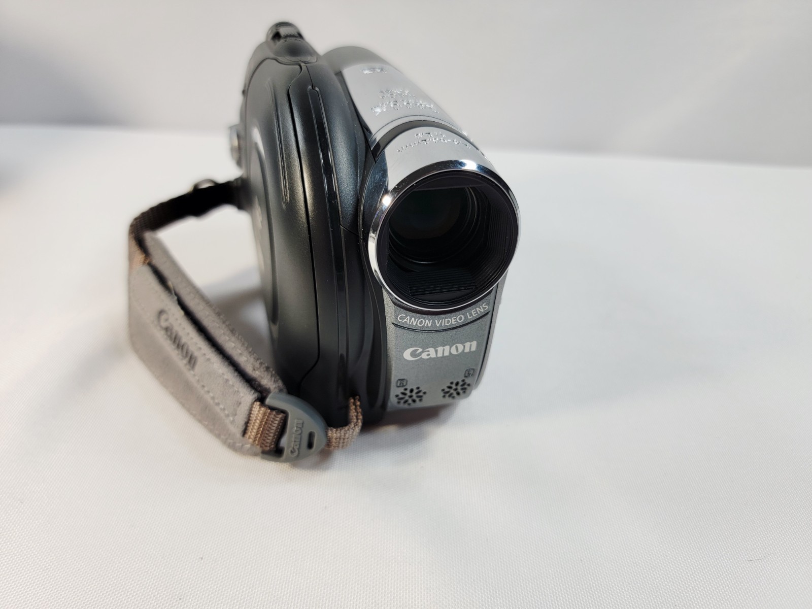 Canon DC330 DVD Camcorder with 37x Optical Zoom, Bundle
