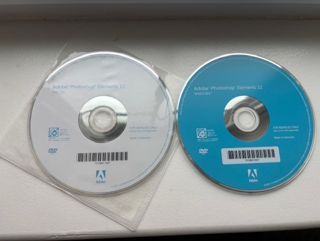 Adobe Photoshop Elements 11 for Window & Mac 2 CD's, Pre-owned