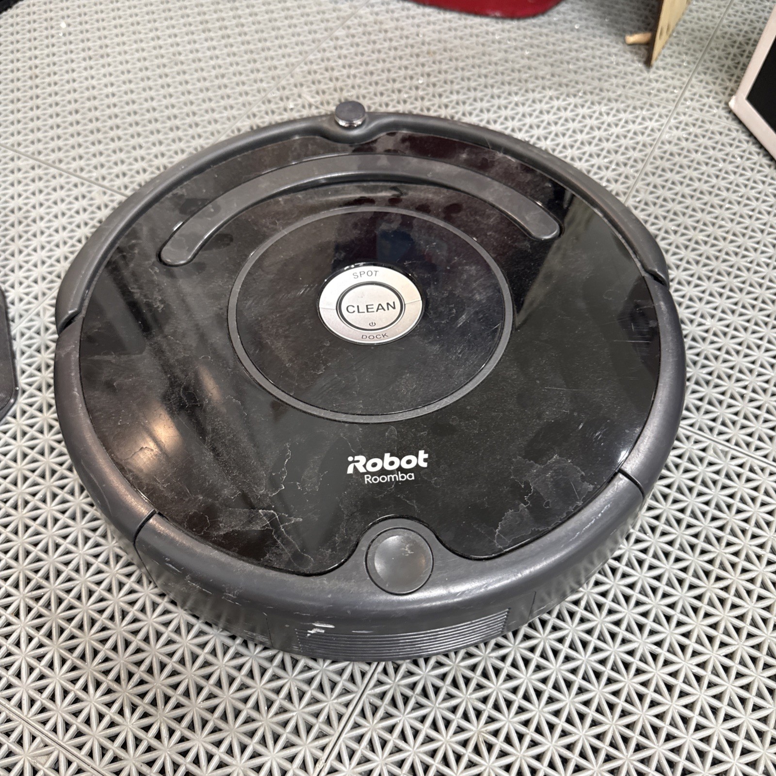 iRobot Roomba 671 Robot Vacuum Complete With Wi-fi See Description.
