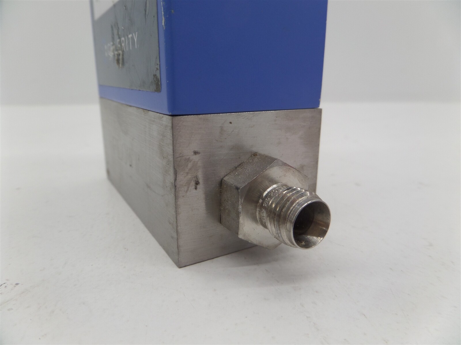 Celerity TN2900 Mass Flow Controller FM-3901V-J-4S Air 8 SLPM