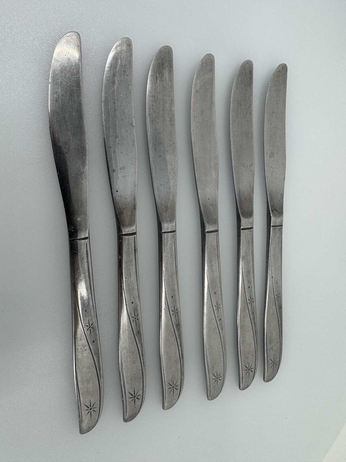 6 Oneida Community Stainless TWIN STAR Pattern Dinner Knives