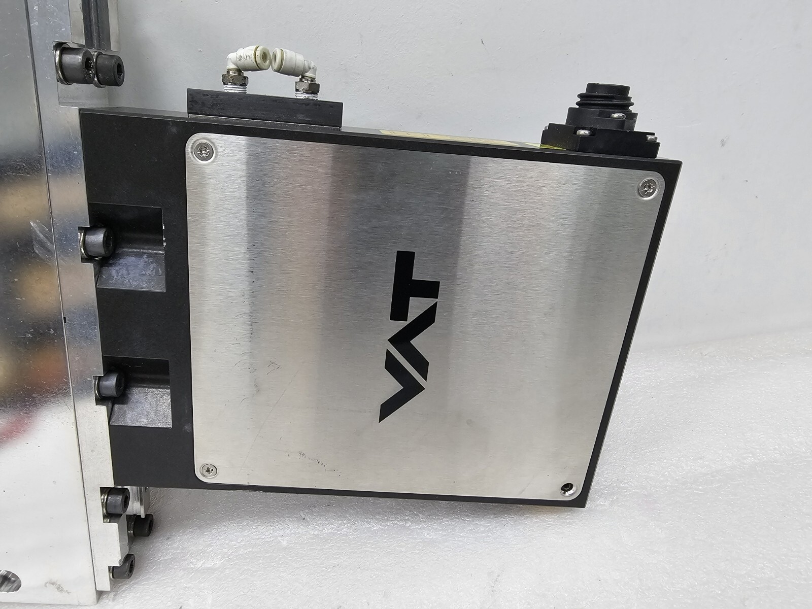 1PC VAT 02010-BA24-0001 Rectangular Gate Valve