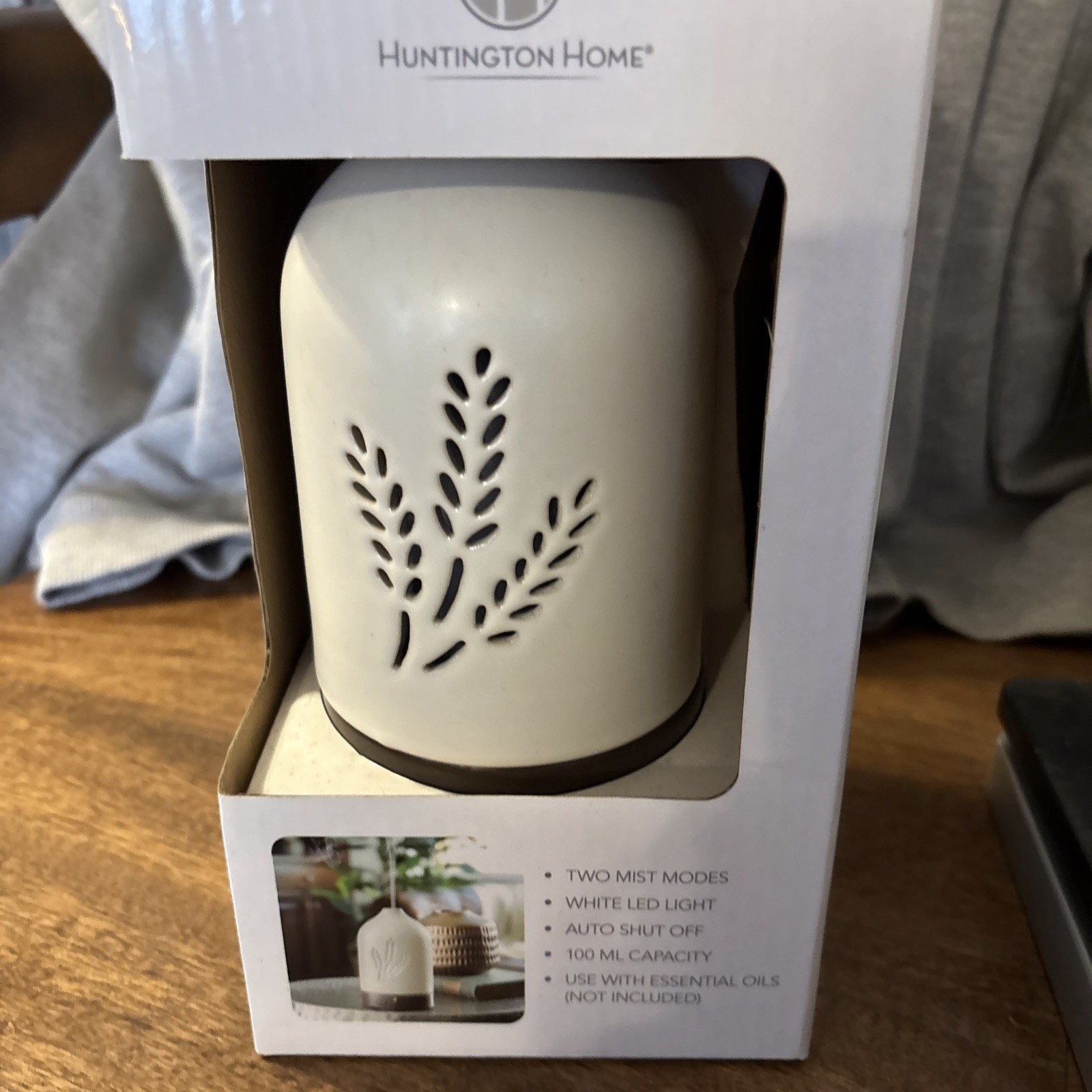 HUNTINGTON HOME COOL MIST ULTRASONIC DIFFUSER NEW Beige Two Mist Modes