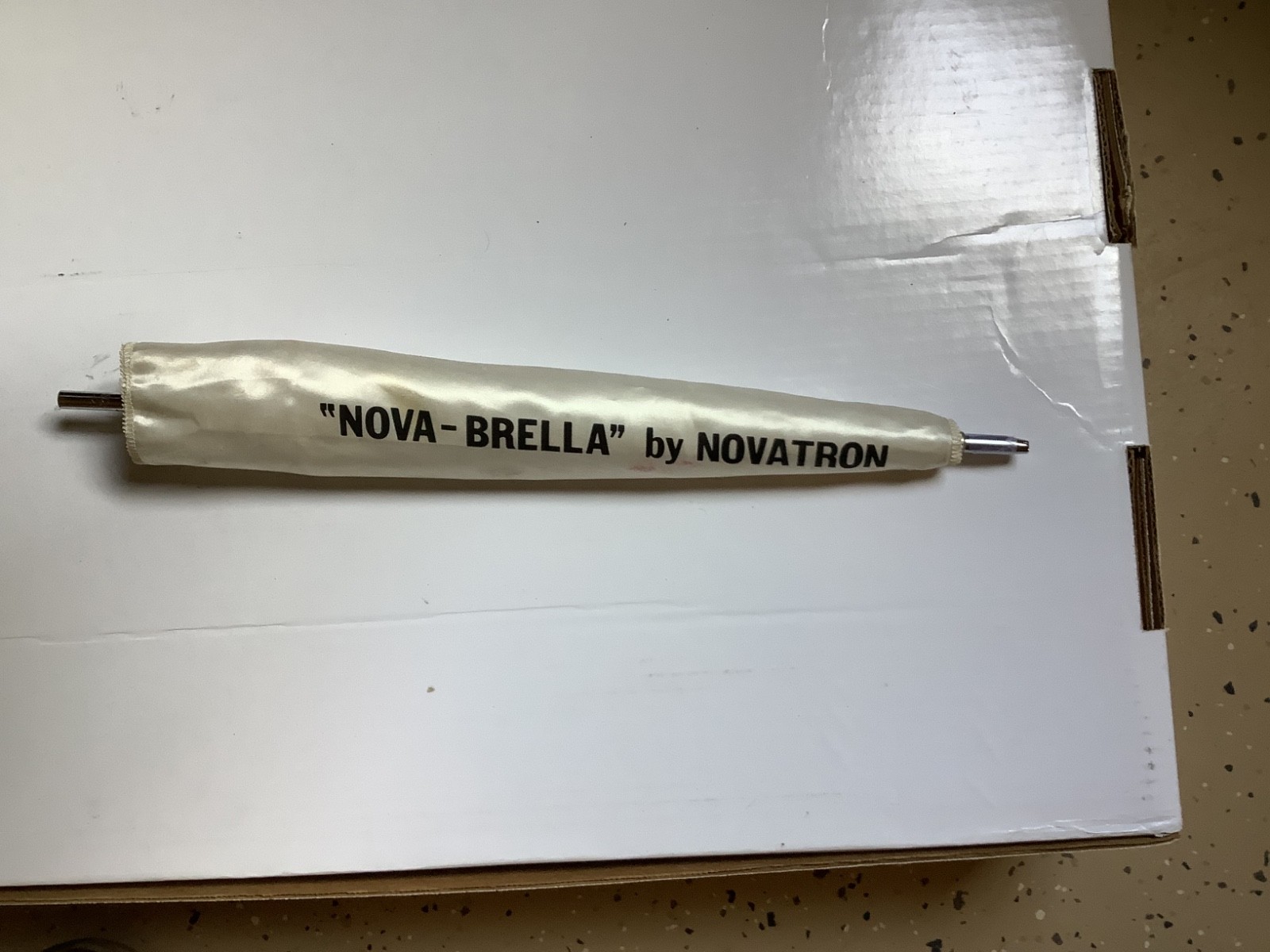 Novatron Nova-brella 22” Off white