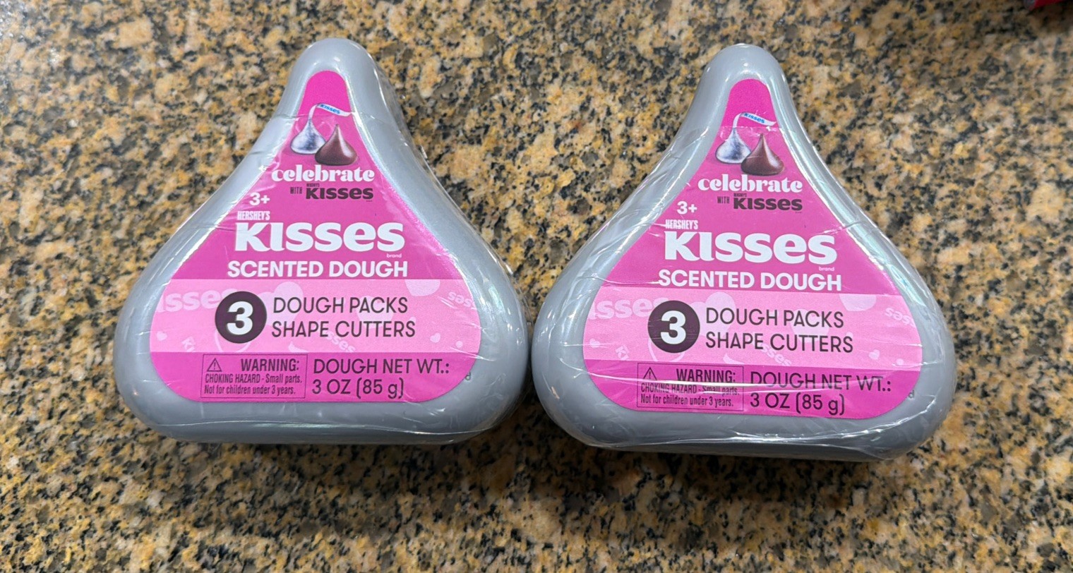 2X Celebrate With Kisses Scented Dough With Shape Cutters New Sealed 3oz