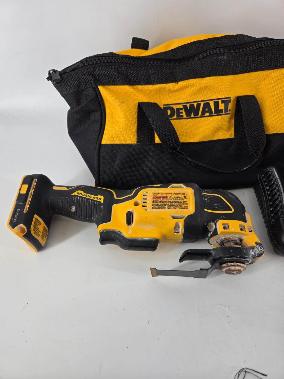 DEWALT DCS354 Cordless Oscillating Multi-Tool with 3Ah Battery & Charger