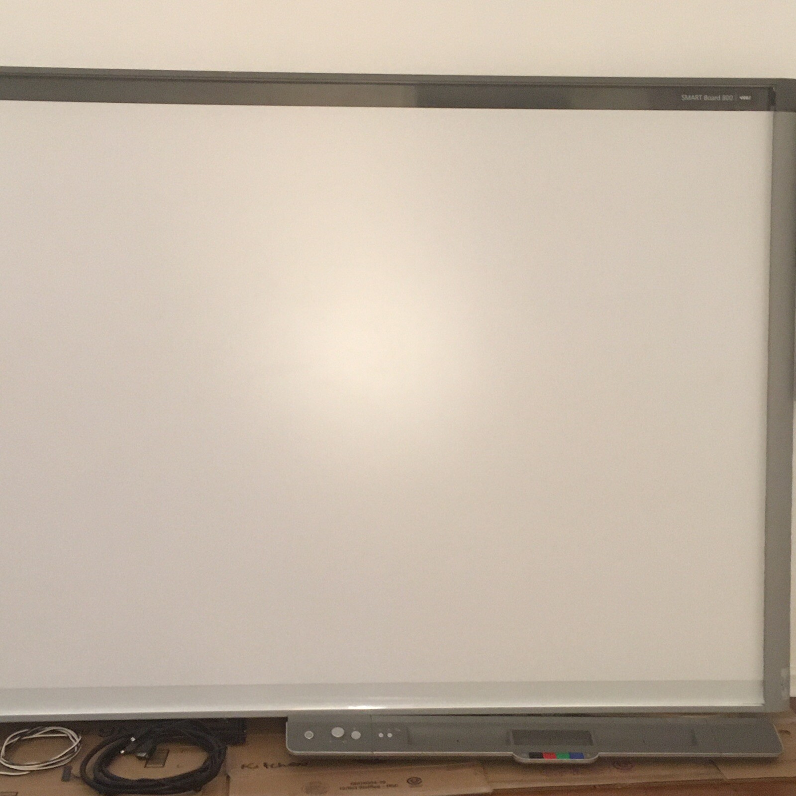 SMART Board 800 DVit SBX885 87" Interactive Whiteboard + Two Speakers Dock Plugs
