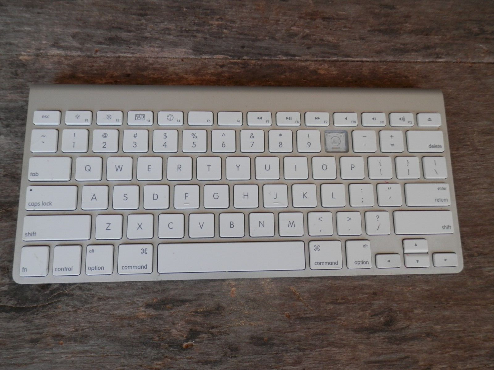Apple Wireless Bluetooth Keyboard Model A1314