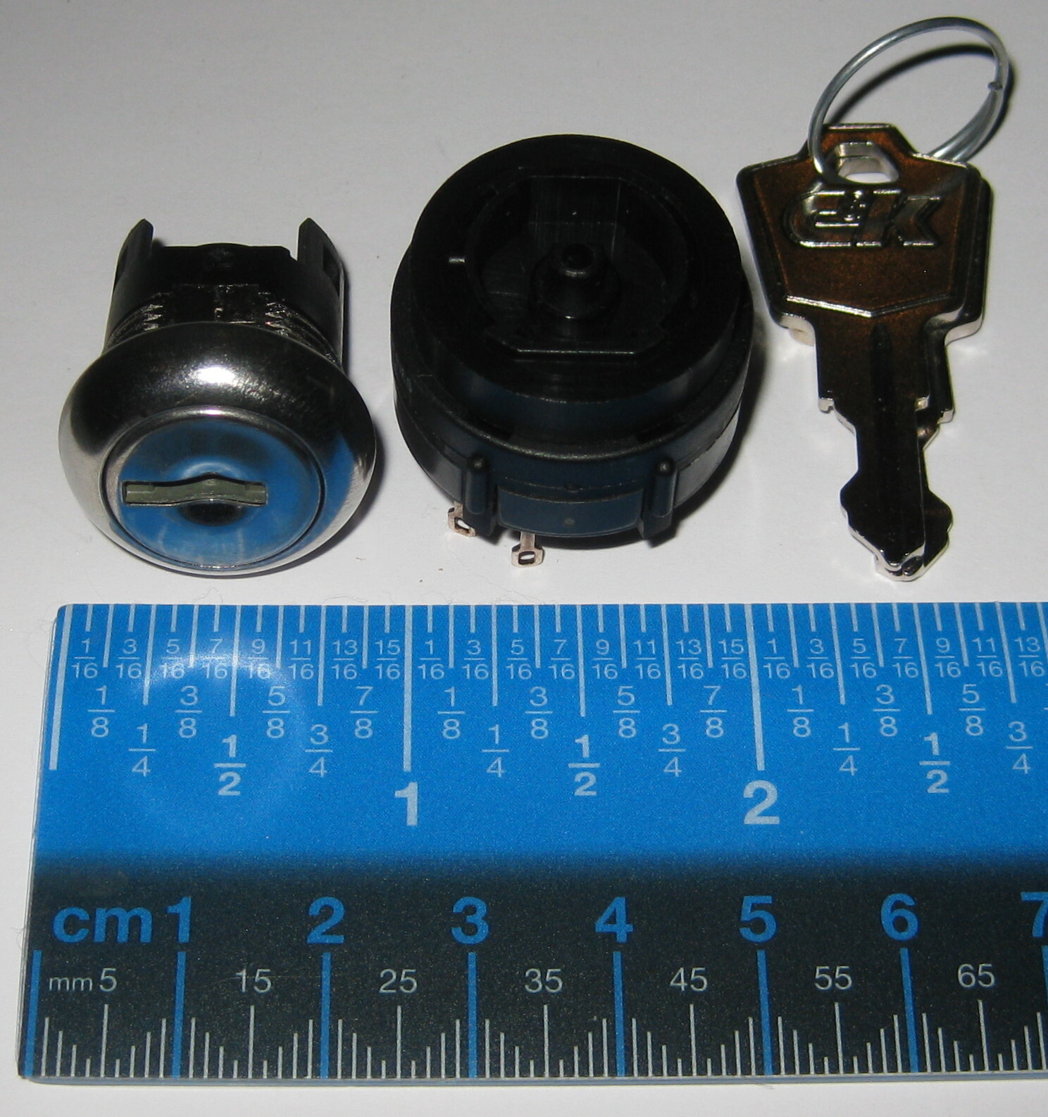 C&K Rotary Keylock Switch - 3 Position C and K Double Pole Switchlock - 2.5 A