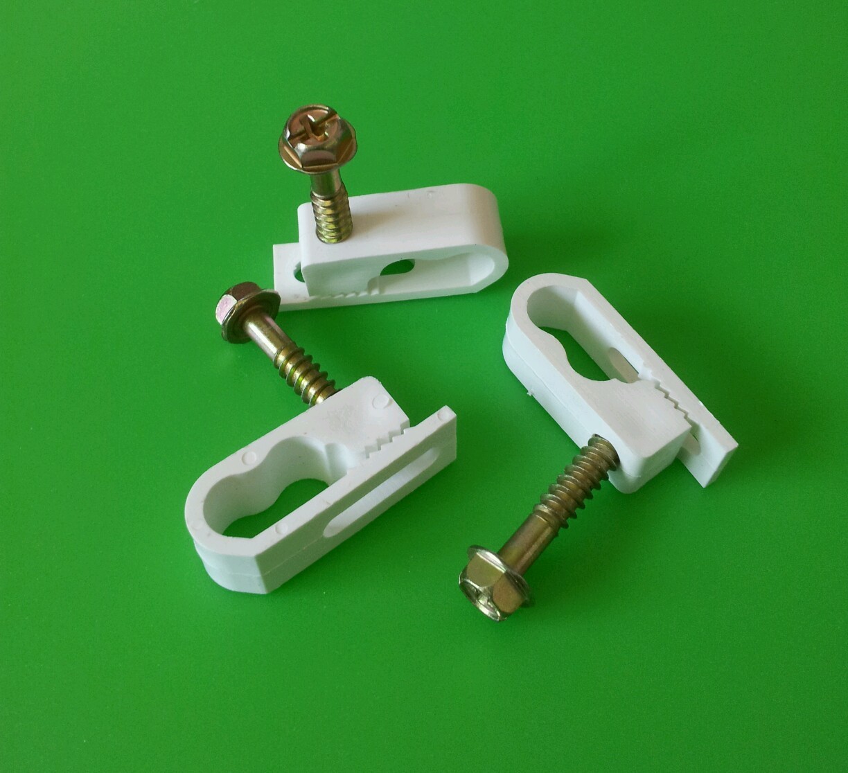 (QTY 100) Perfect Vision White DUAL RG6 & RG59 Grip Clips with Screw RG6 RG59
