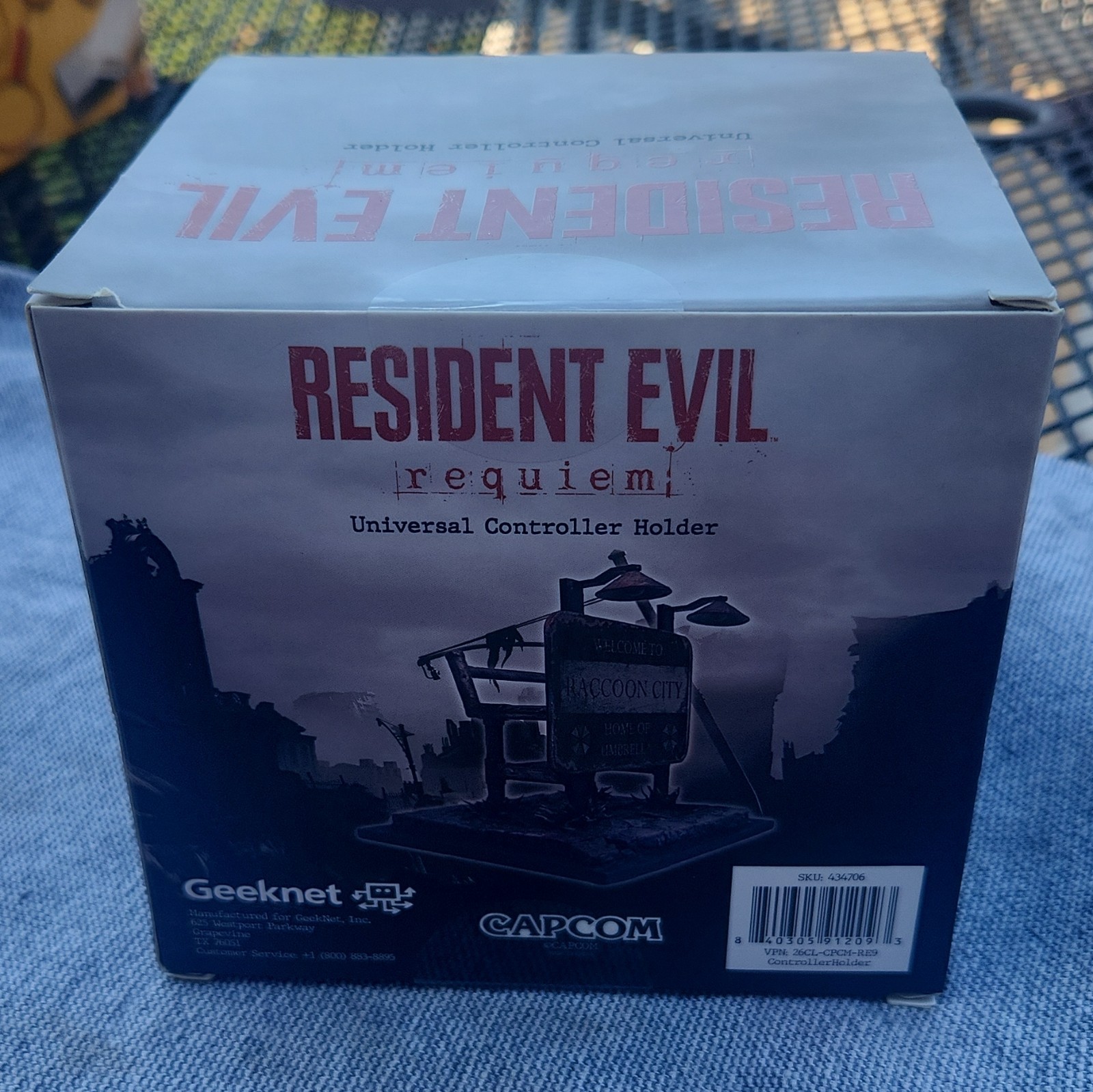 Geeknet Resident Evil Requiem Universal Controller Holder Stand Plastic 2024