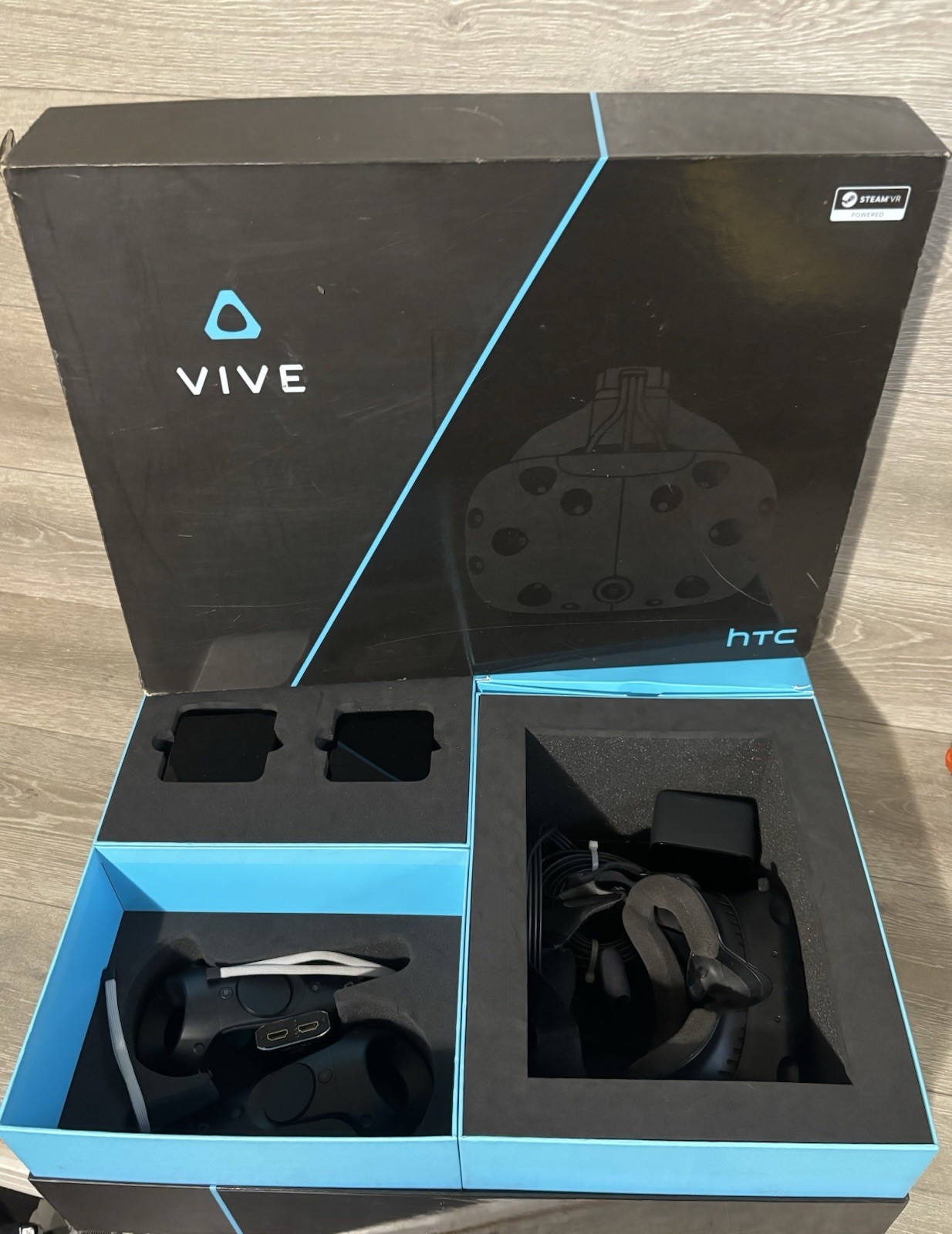 HTC Vive VR Full Headset Kit System Virtual Reality TURNS ON BUT UNTESTED AS-IS