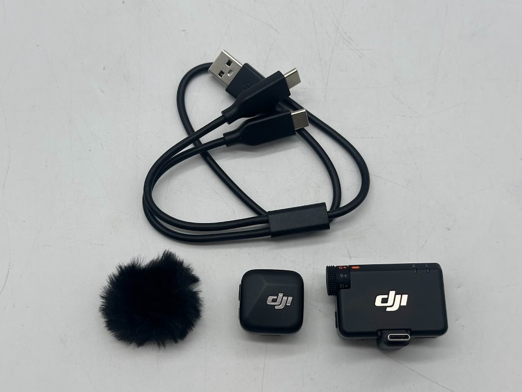 DJI Mic Mini Compact Wireless Microphone System (1x Transmitters, 1x Receiver)