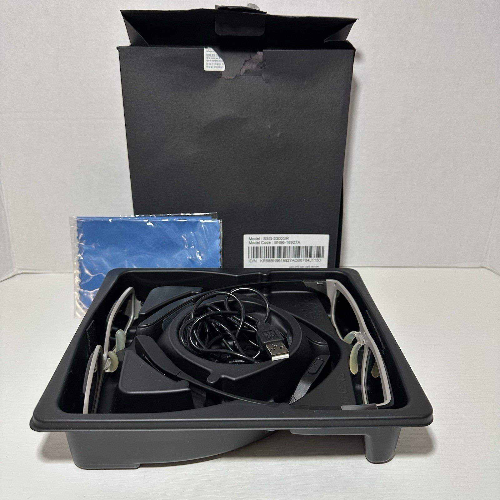 2 Samsung SSG-3300GR Rechargable Active 3D Glasses