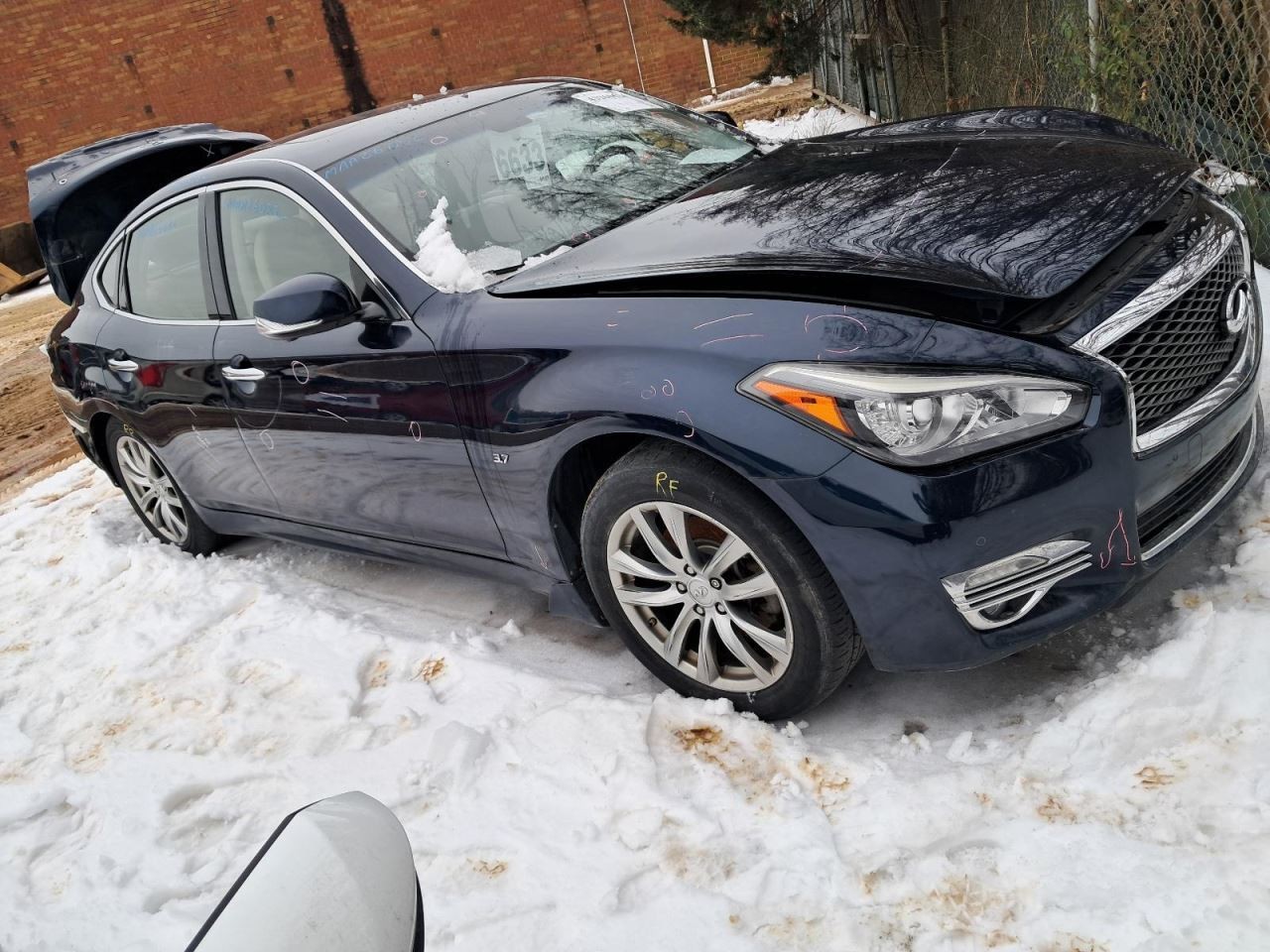 Q70 2015 Glove Box 4954329