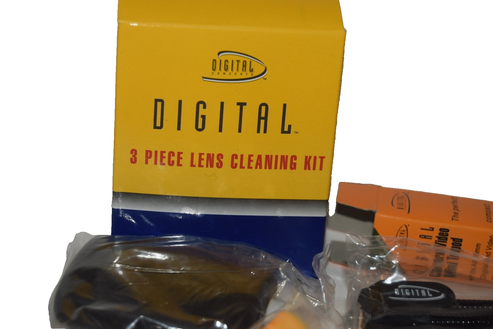 Digital Conceptions Mini Tripod & Cleaning Kit