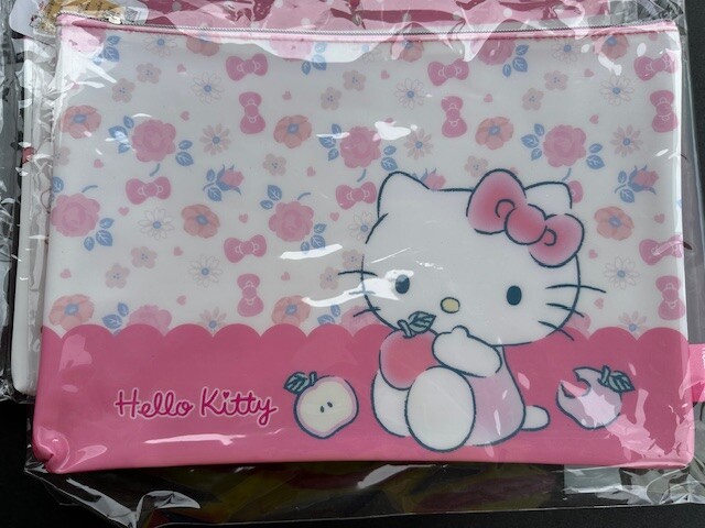 NEW Hello Kitty Folder A4 Document File Zipper Storage Case