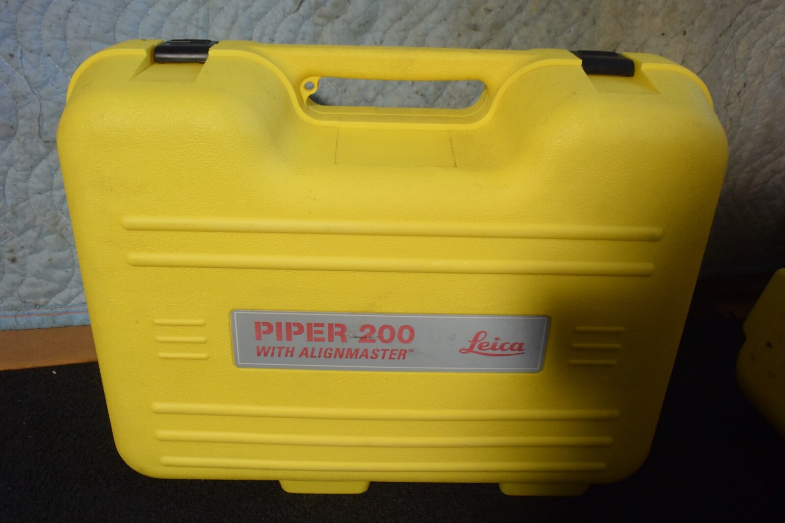 Leica Model Piper 200G Green Beam Straight Pipe Laser with 4 Sets of Legs CLEAN!