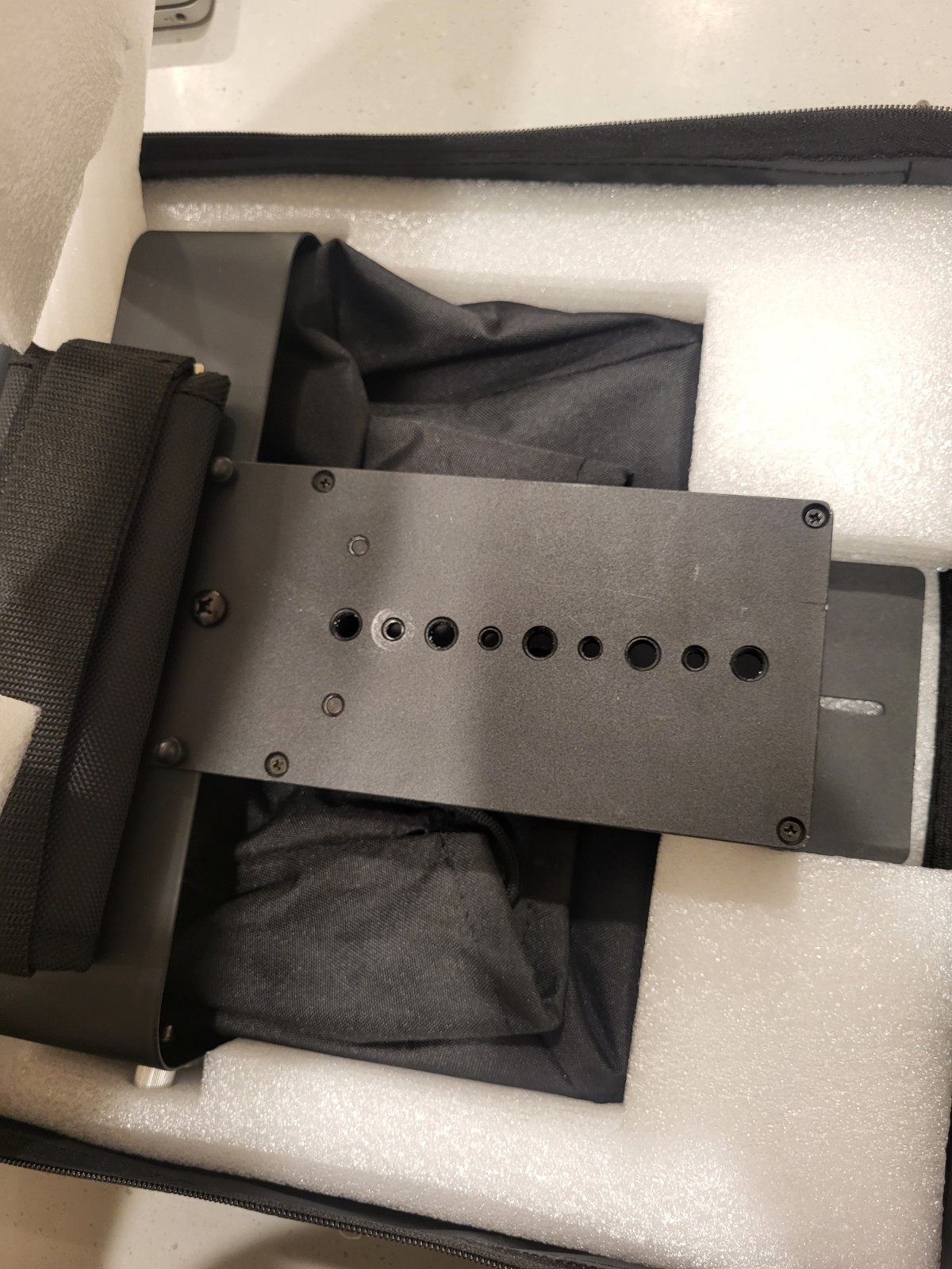 Glide Gear TMP 100 Tablet/ Smartphone Teleprompter with Carrying Case