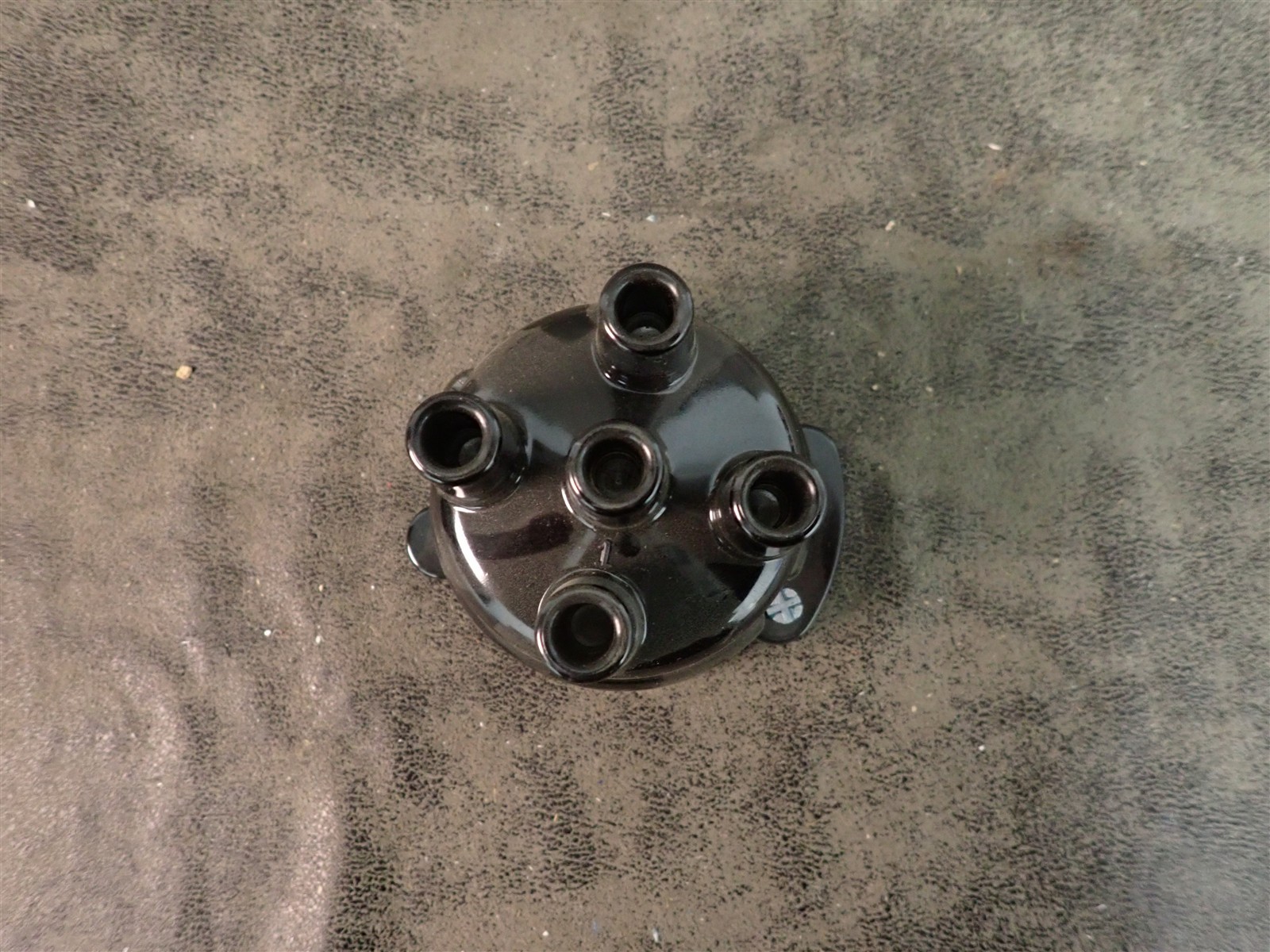 NEW WVE 5D1142 Distributor Cap (G216)