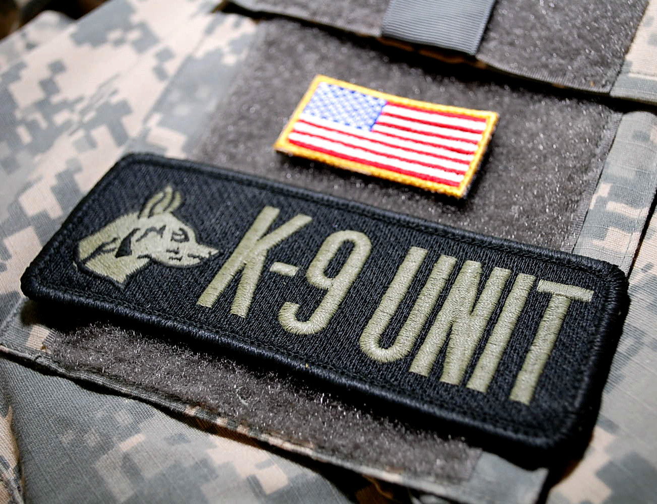 MILITARY CANINE MP EOD POLICE DOG SEARCH/RESCUE vêlkrö 2-PC: US FLAG + K-9 UNIT