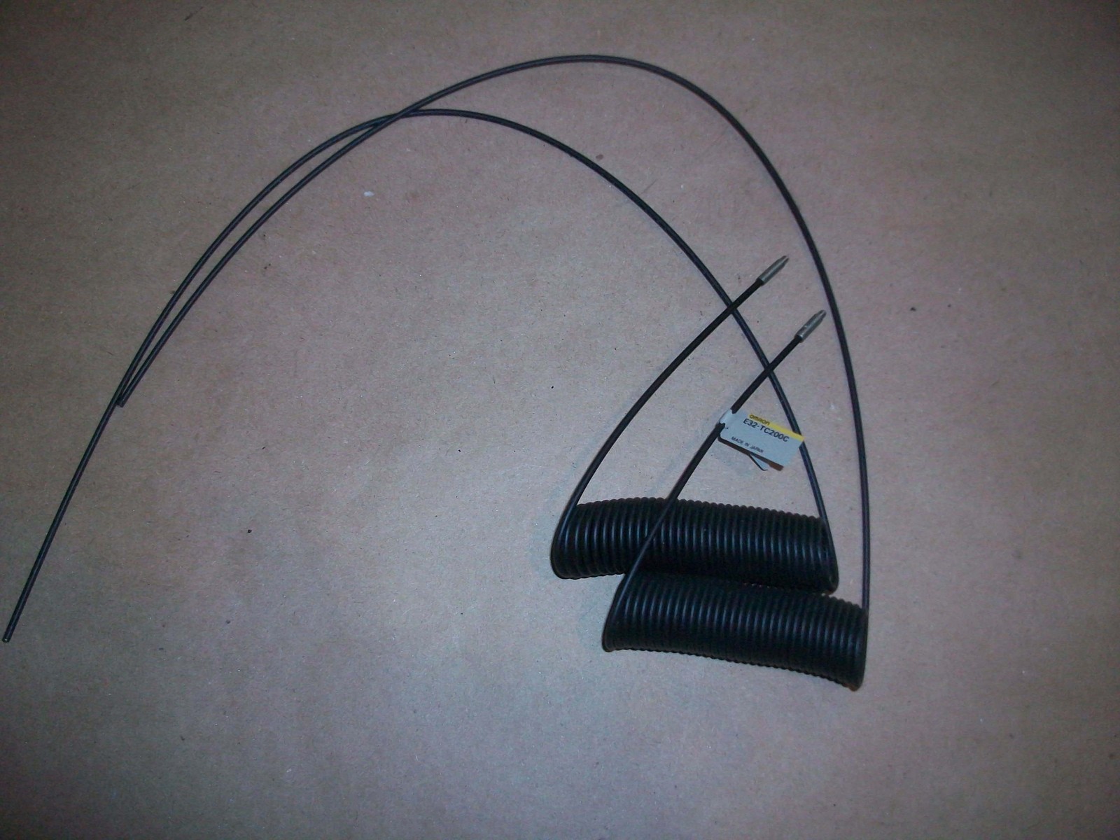 2pc Omron Plastic Fiber Optic Cable E32-TC200C  NEW
