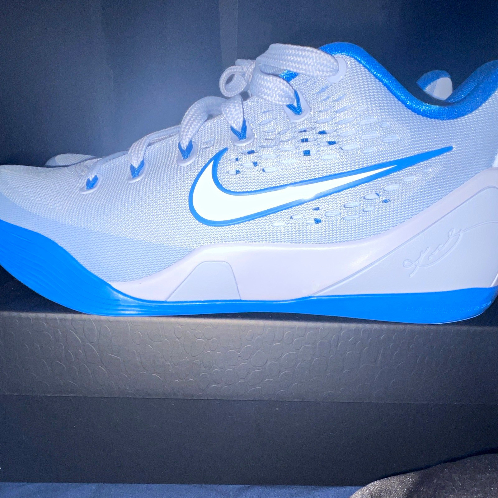 Nike Kobe IX Elite Low EM Protro Hydrogen Blue White Mesh IH1401-402 (worn once)