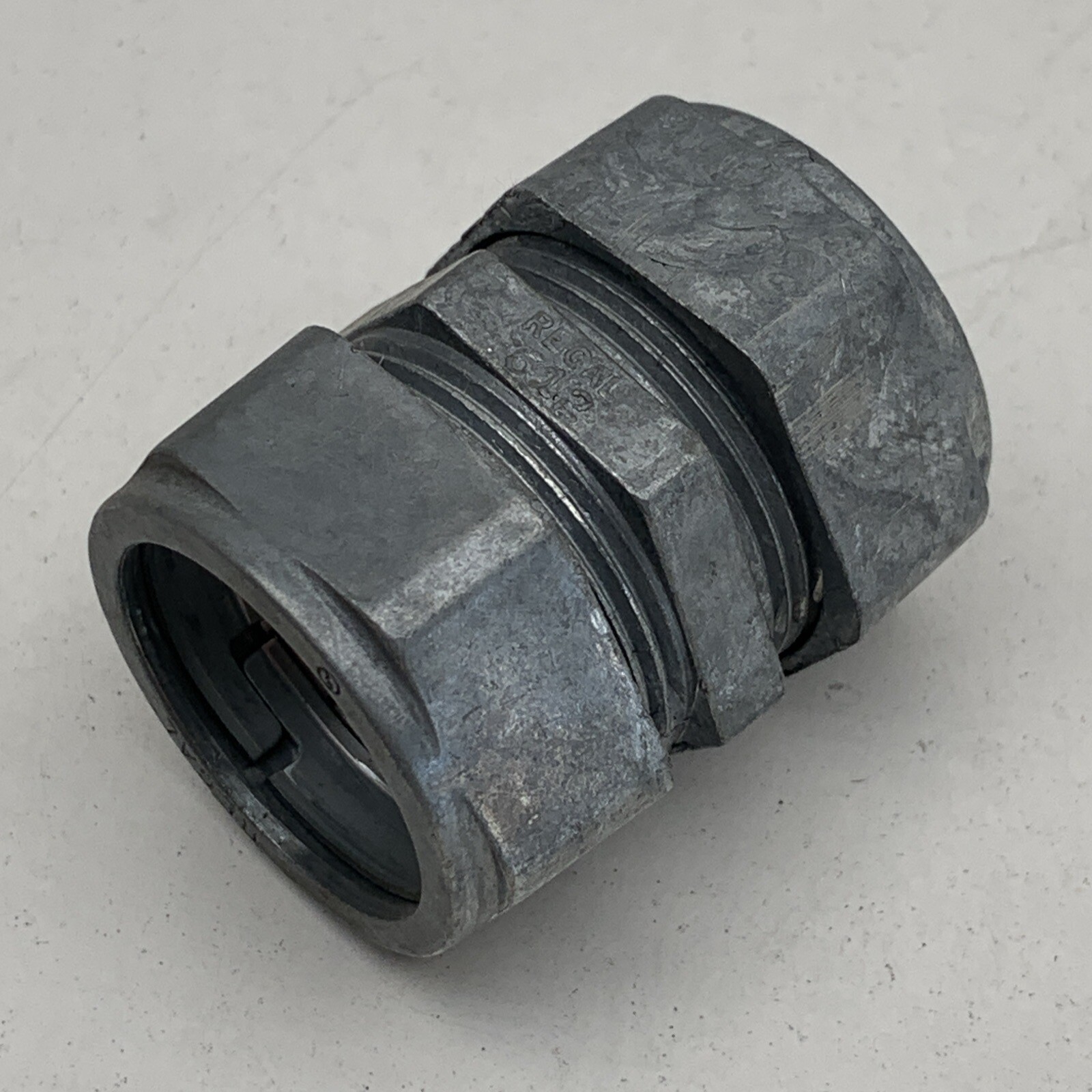 (50-Pack) Regal 612 3/4" EMT Conduit Die Cast Zinc Compression Coupling Union